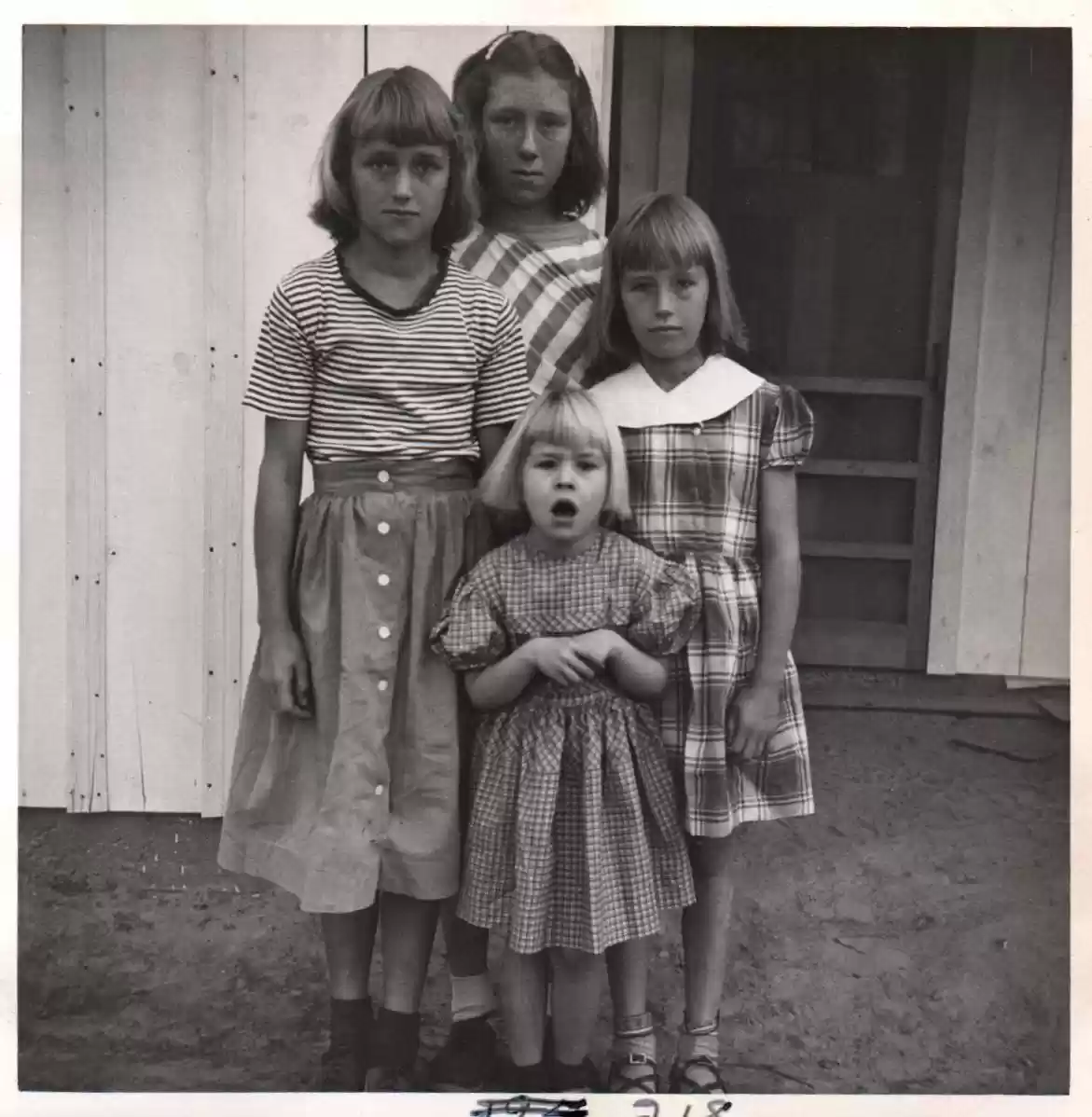 218 - family of girls